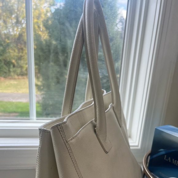 Chanel tote - Picture 4 of 12